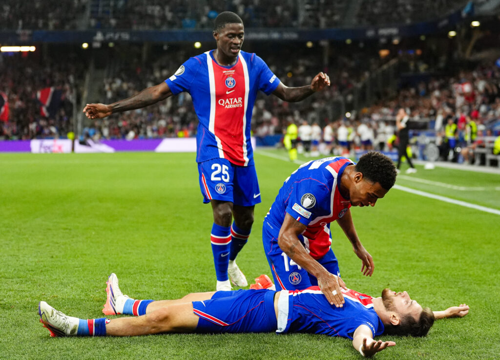 « Je pense qu’il est l’un des meilleurs arrières gauches de l’histoire du football », le magnifique hommage de Khvicha Kvaratskhelia à Nuno Mendes