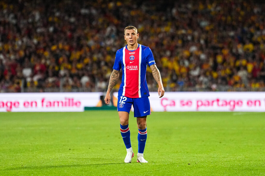 PSG : Luis Enrique ne retient pas Lucas Digne dans le groupe
