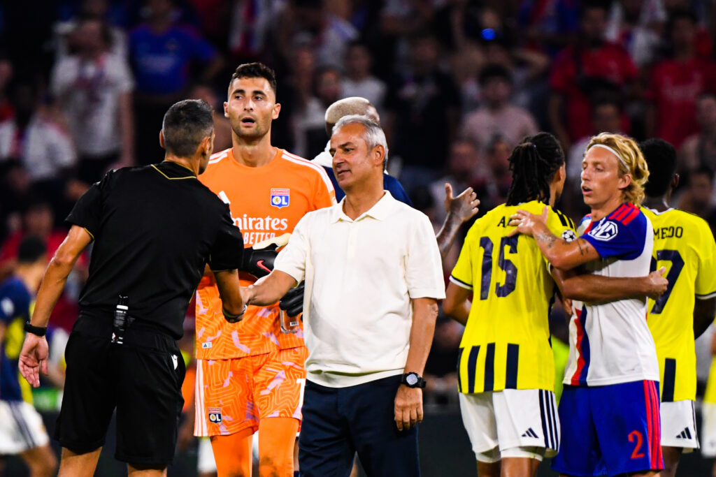 Il ramène Fenerbahçe en C1 après 18 ans, tient tête à la Roma et démissionne