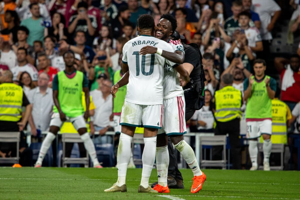 « Eux, ils courent quand ça les arrange », la presse espagnole fracasse encore Kylian Mbappé et Vinicius Jr