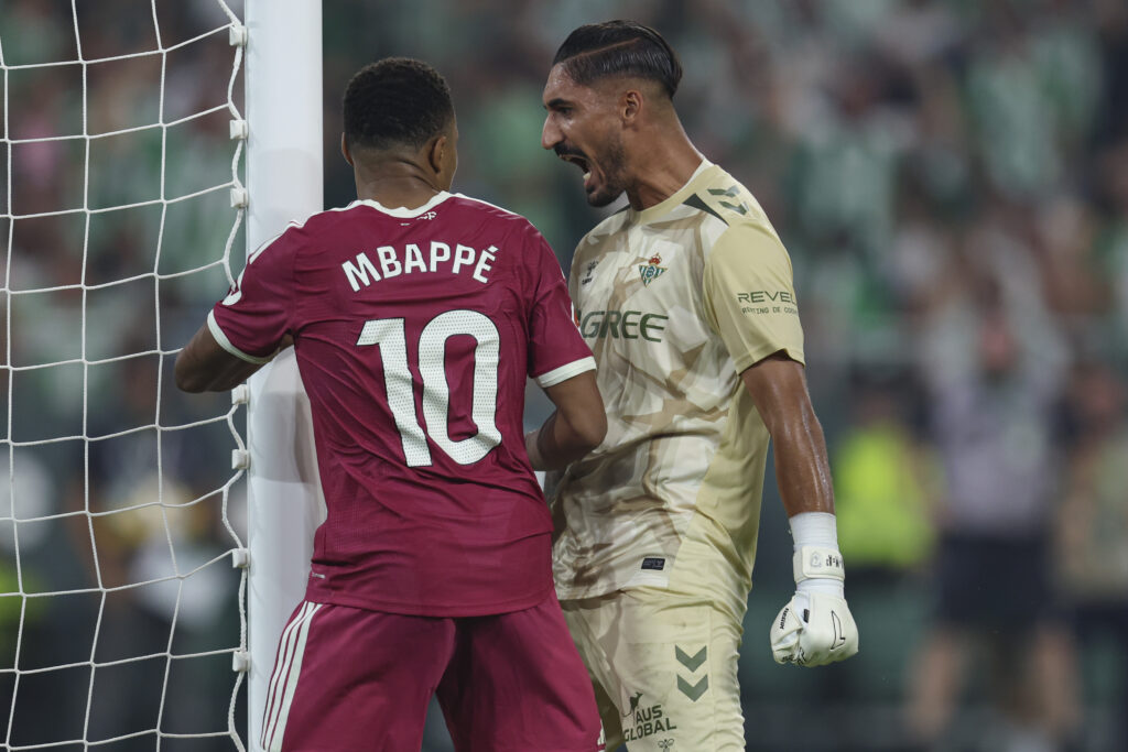 Real Madrid : Le gardien du Betis Séville racontre son gros chambrage sur Kylian Mbappé