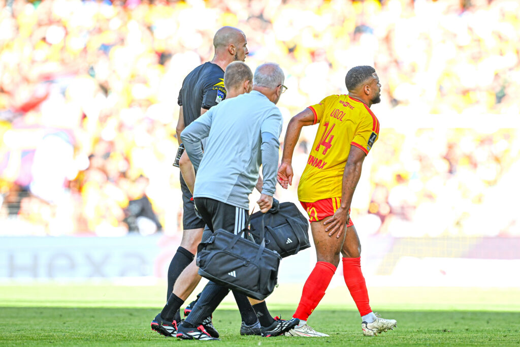 Lens : Le genou d’Udol a fait peur à Bollaert, le premier verdict tombe