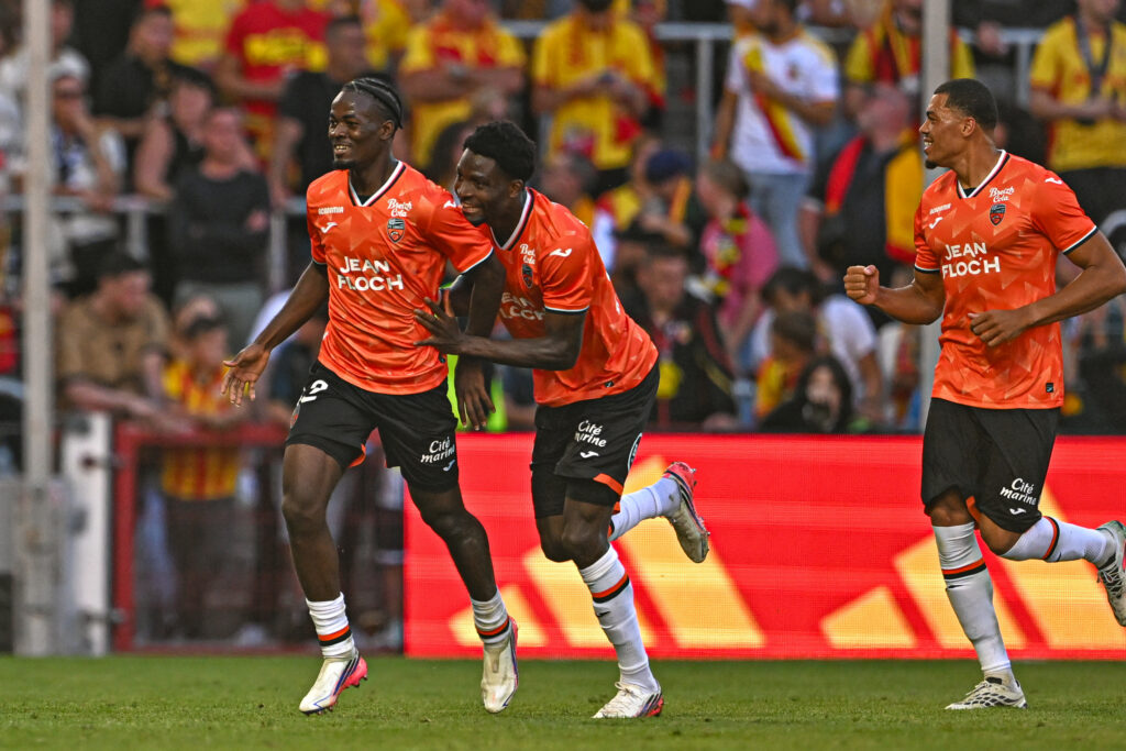 Lorient fait vivre à Lens une de ses pires soirées, blessé, rouge et défaite à 5 jours de la Ligue des Champions