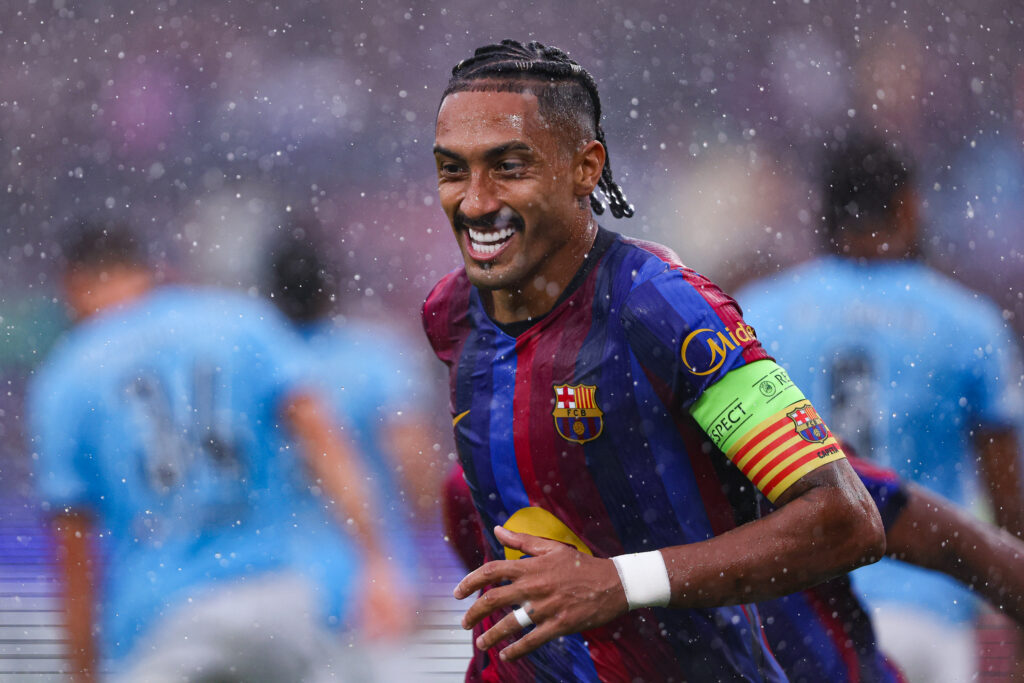 FC Barcelone : Une première réunion a eu lieu entre Deco et Raphinha pour la prolongation du Brésilien