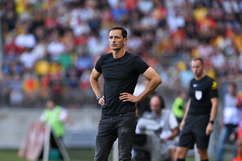 Lens : Toppmöller sort du silence après son départ