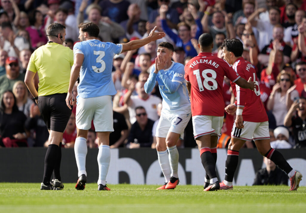 Premier League : Les arbitres de la VAR du derby de Manchester lourdement sanctionnés