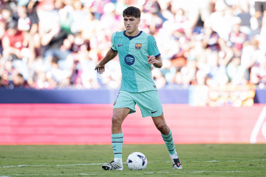 Mercato Barça : Un géant de Premier League fait les yeux doux à Pau Cubarsi