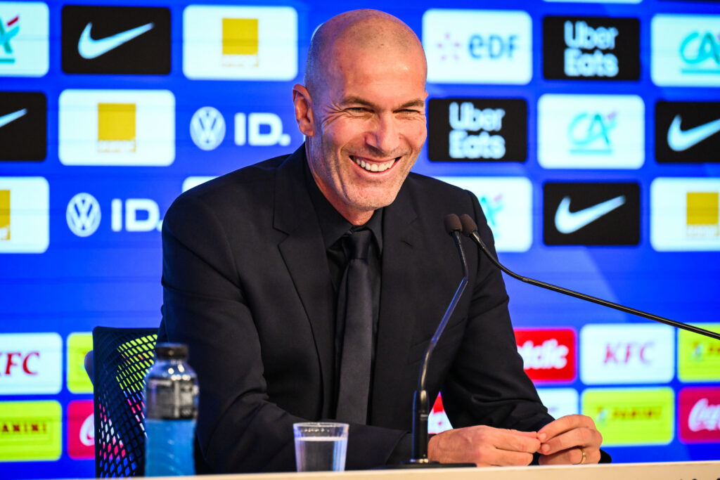« On va essayer de contrôler un peu plus les images », Zinédine Zidane s’explique sur le choix vestimentaire des Bleus à Clairefontaine
