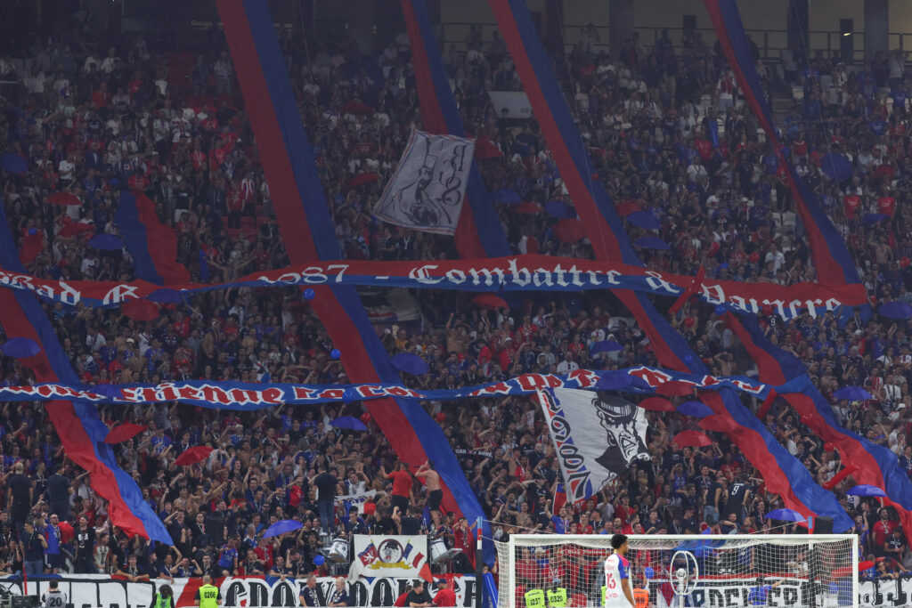 Pourquoi Lyon – Rennes a été interrompu 15 minutes pour une banderole ?