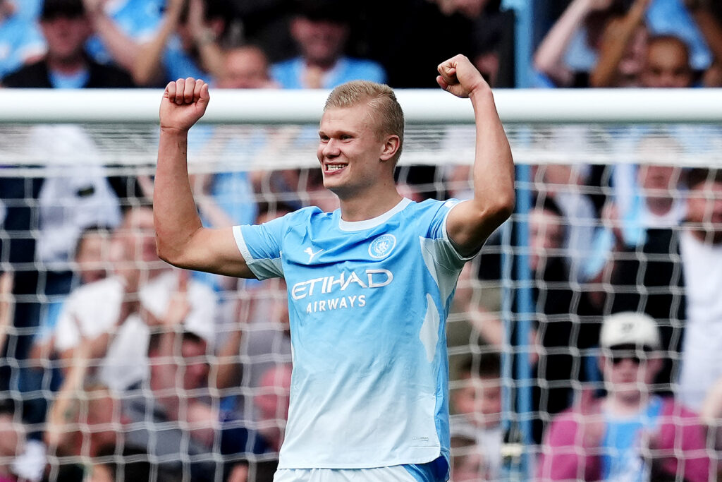 Premier League : 8 buts à Manchester, Isak délivre Liverpool, Palace tenu en échec