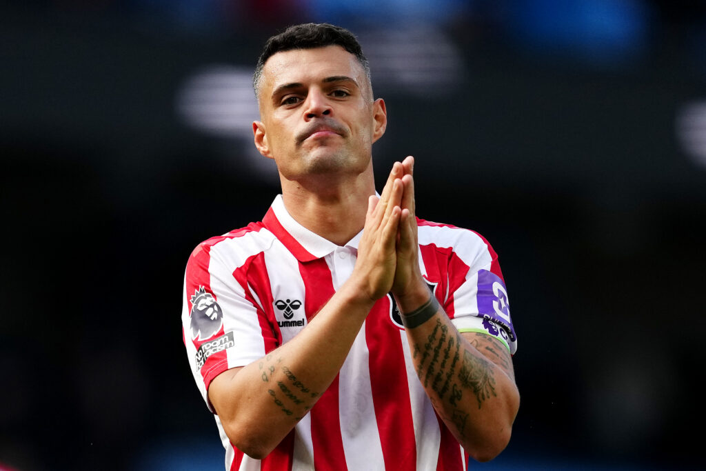 Suisse : Granit Xhaka se retrouve au coeur d’une vive polémique  pour s’être procuré de faux certificats covid
