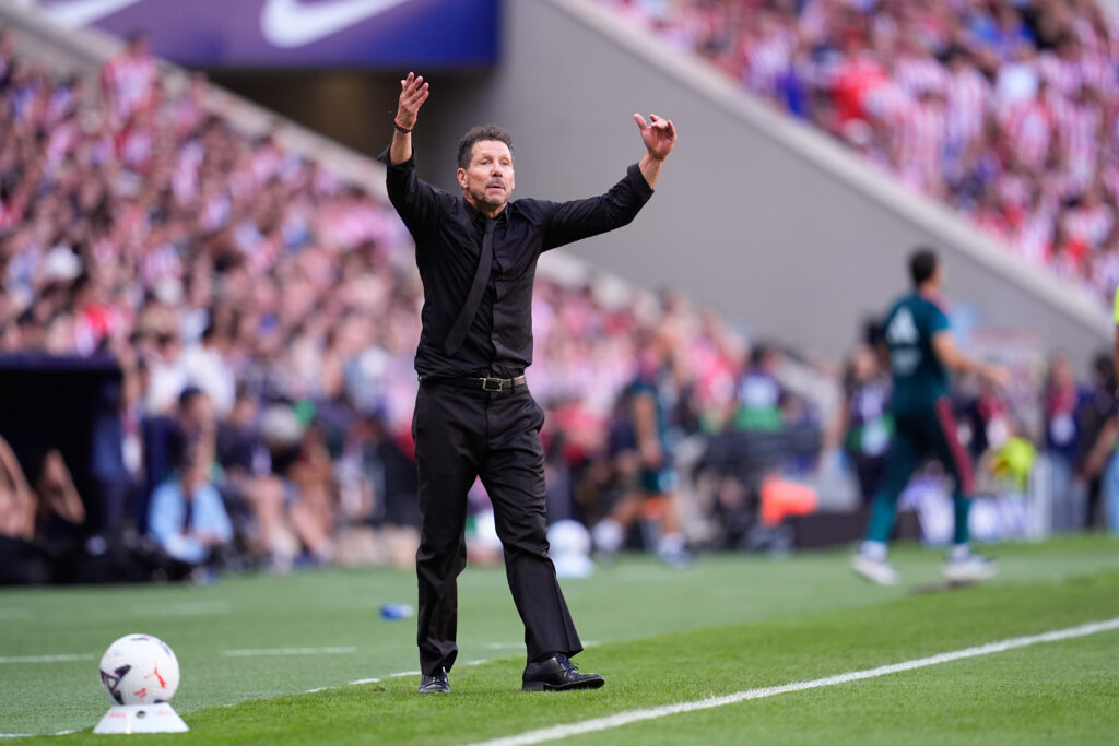 « Il faut savoir respecter les arbitres », l’énorme recadrage de Diego Simeone à José Mourinho