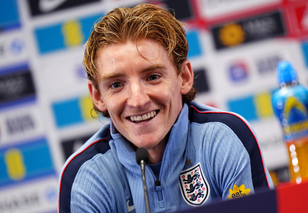 Lamine Yamal ou Harry Kane ? Anthony Gordon botte en touche concernant le Ballon d’Or