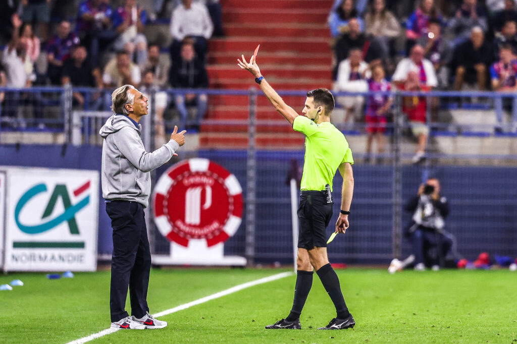 « On n’est pas là pour faire un tournoi de sixte » : Régis Brouard charge l’arbitrage en Ligue 3