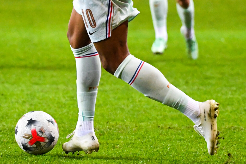 Equipe de France : Mbappé blessé à cause de ses nouvelles chaussures On ?