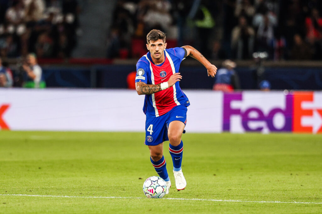 « Je pense qu’il est toujours important de pouvoir occuper plusieurs postes », Lucas Beraldo revendique sa polyvalence après sa prolongation de contrat