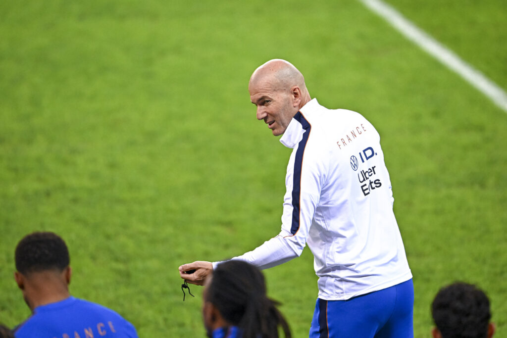 Vidéo : Zidane se retrouve au milieu du toro, ses joueurs ne lui font aucun cadeau