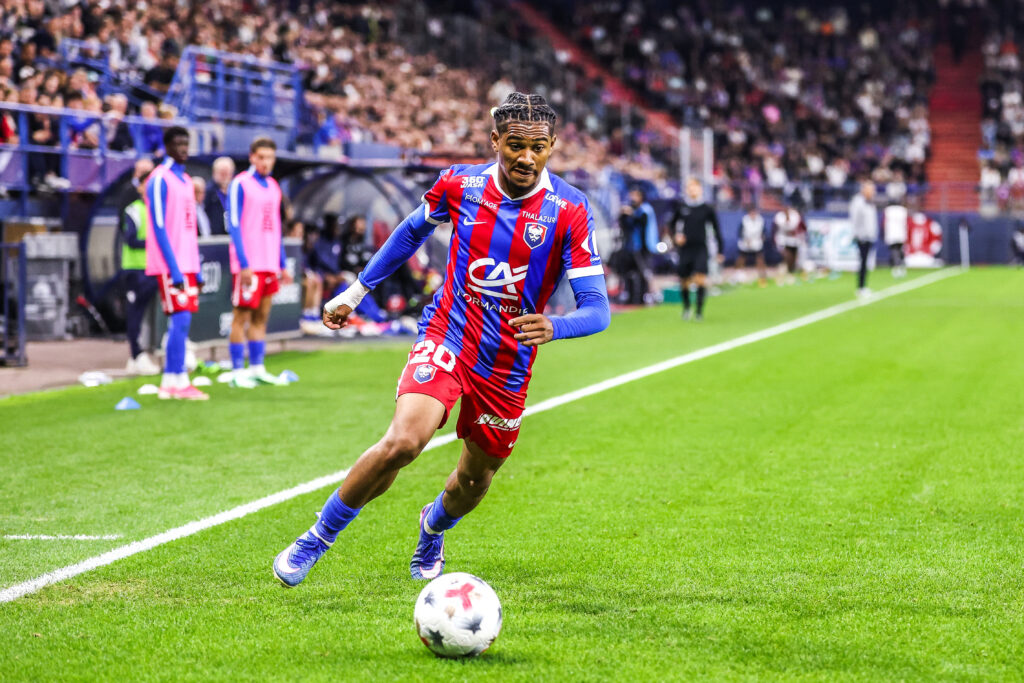 Ligue 3 : le SM Caen renverse le leader La Roche (2-1) dans les dix dernières minutes, première défaite pour les Vendéens