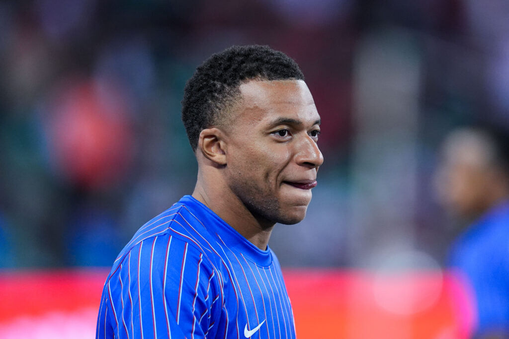 Mbappé aperçu en boîte de nuit à Paris pendant sa convalescence, l’Espagne devient folle
