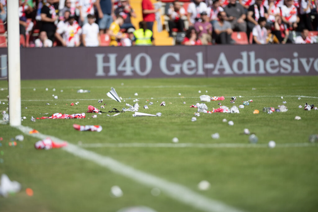 Liga : sous une pluie d’avions en papier, Rayo Vallecano-Athletic Bilbao définitivement arrêté par la colère des supporters