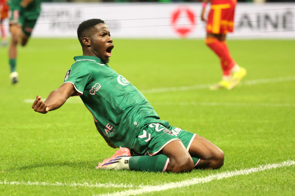 ASSE-Rodez (2-0) : Saint-Étienne reprend la tête de la Ligue 2, porté par un bijou d’Augustine Boakye