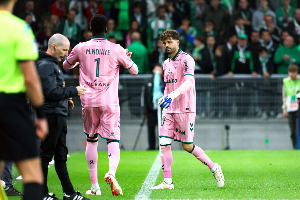ASSE : Vers un forfait de Gautier Larsonneur contre le Red Star ? Sa blessure serait plus grave que prévu