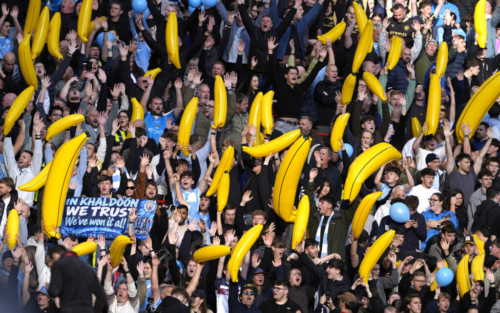 Liverpool-Manchester City : pourquoi les supporters des Citizens ont brandi des bananes gonflables à Anfield ?