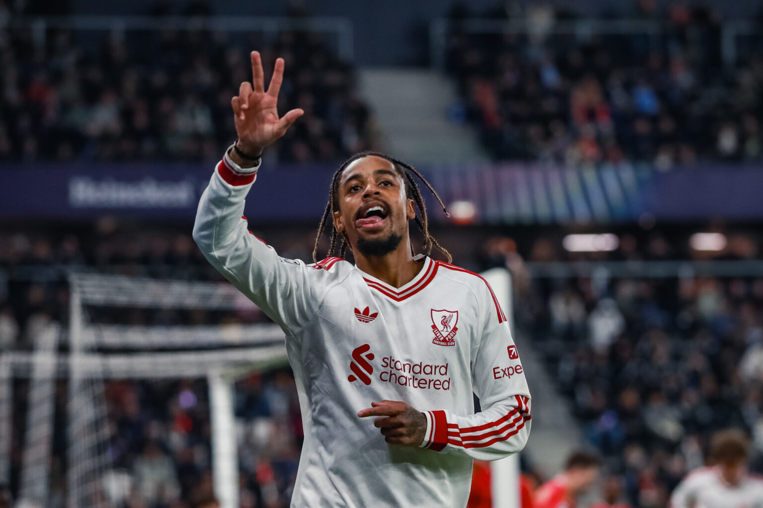 Photo: news.footeo.com PSG Tops Champions League Table After Thrilling Win Against Manchester City