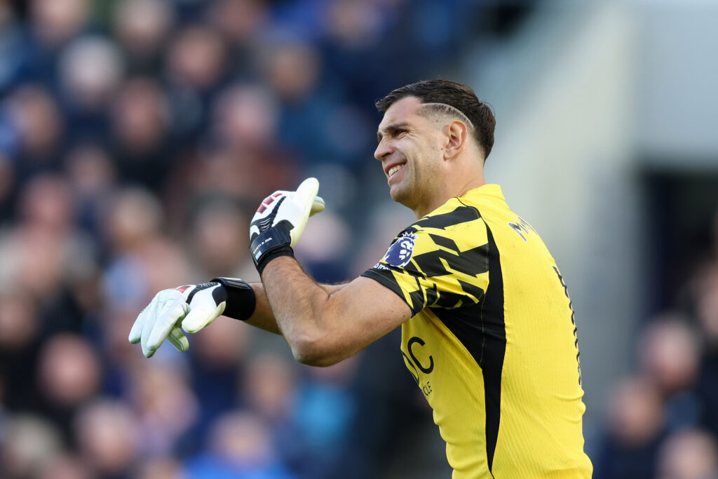 Emiliano Martinez opéré de la mâchoire : coup dur pour Chelsea et pour l’Argentine