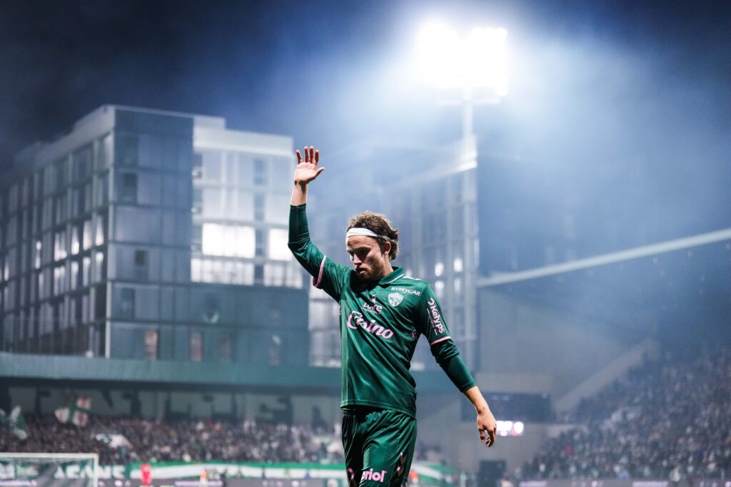 Red Star – Saint-Étienne (0-1) : Cardona offre le choc aux Verts, qui creusent l’écart en tête de la Ligue 2