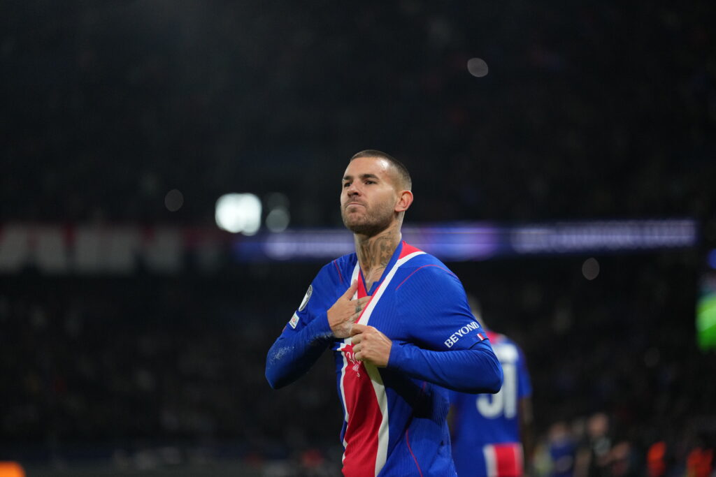 VIDÉO PSG-Barça : Lucas Hernández délivre Paris de la tête sur corner