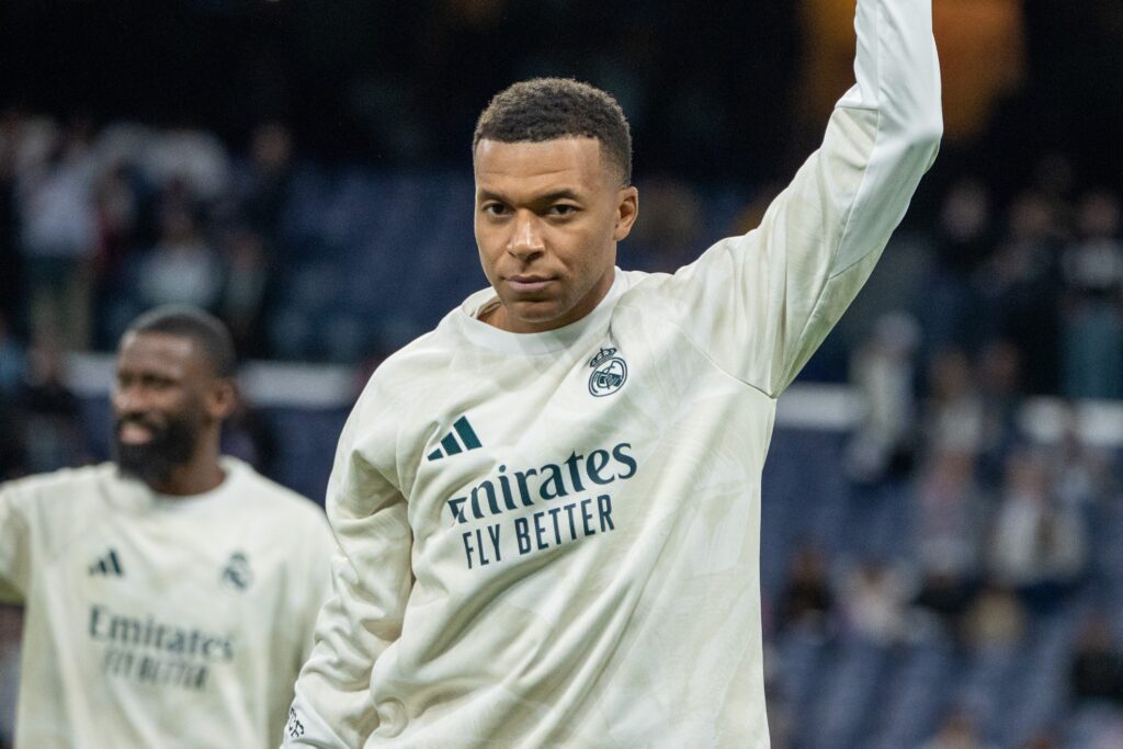 Mbappé sort du silence : « Ce propos était maladroit », le joueur s’excuse après la polémique Mao