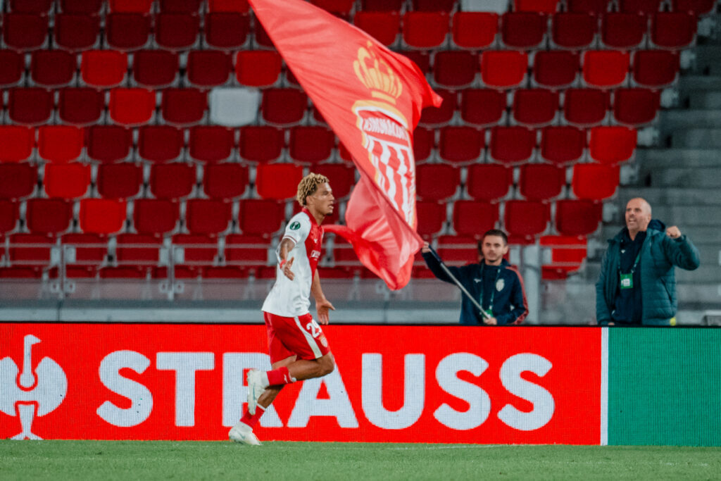 Monaco déroule face à Fribourg, porté par Brunner et Fati