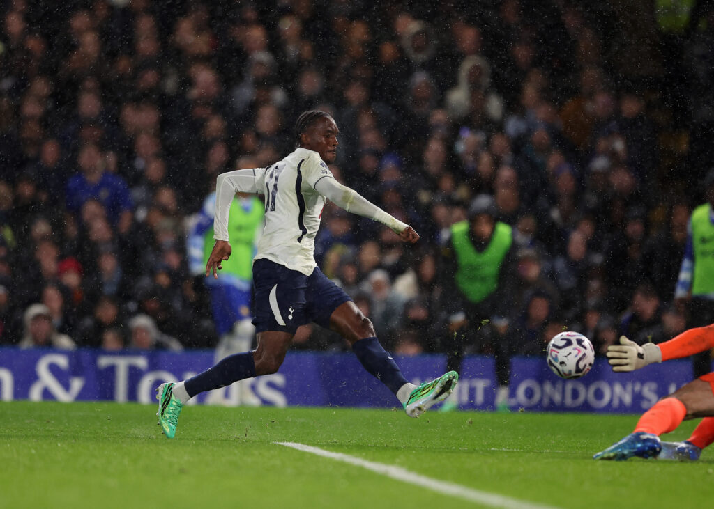 Chelsea : le cauchemar de Penders qui remplaçait Dibu Martinez, Tottenham en profite