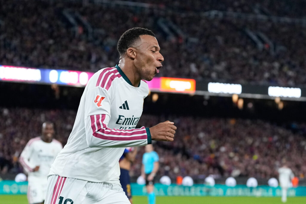 Le Real Madrid fait tomber le Barça, Mbappé régale avec un doublé